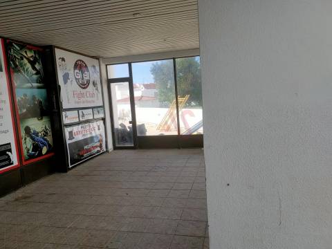 Loja de 24,40 m² no Edifício Varandas do Mar em Albufeira