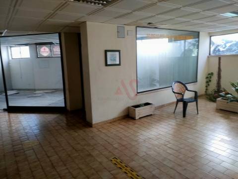 Loja de 35 m² no Edifício Varandas do Mar em Albufeira