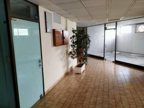Loja de 56,90 m² no Edifício Varandas do Mar em Albufeira