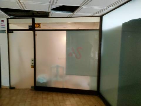 Loja de 31,30 m² no Edifício Varandas do Mar em Albufeira