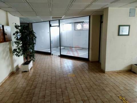Loja de 31,30 m² no Edifício Varandas do Mar em Albufeira