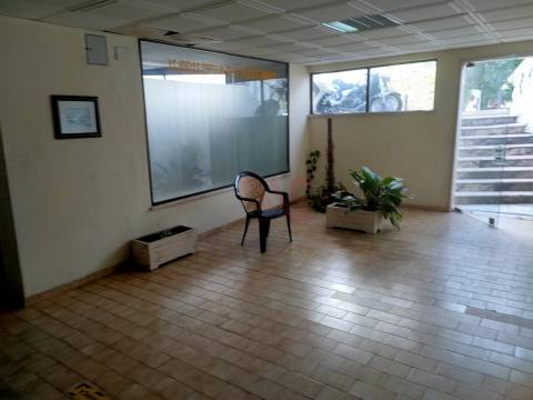 Loja de 31,30 m² no Edifício Varandas do Mar em Albufeira