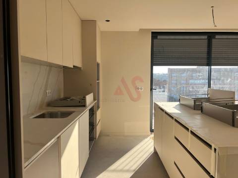Apartamento T3+Box no Centro de Paços de Ferreira