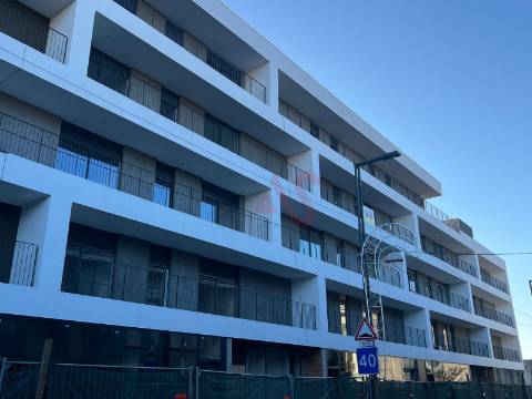 Apartamento T4 com piscina privativa no terraço no 4.º andar no Centro de Paços de Ferreira