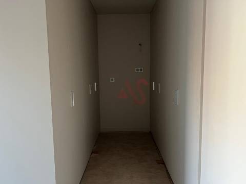 Apartamento T4 com piscina privativa no terraço no 4.º andar no Centro de Paços de Ferreira