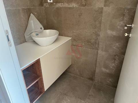 Apartamento T4 com piscina privativa no terraço no 4.º andar no Centro de Paços de Ferreira