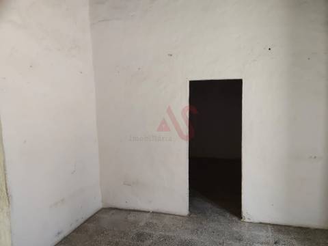 Moradia T3 Térrea para Restaurar em Santo Aleixo da Restauração – Moura