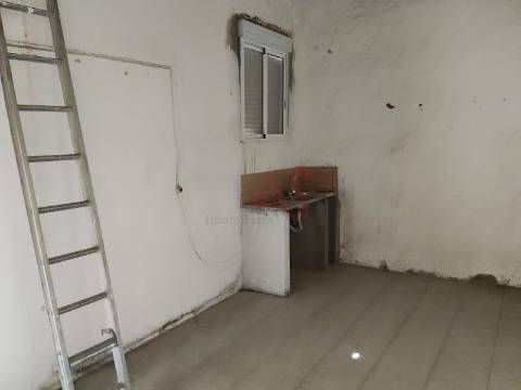 Moradia T3 Térrea para Restaurar em Santo Aleixo da Restauração – Moura