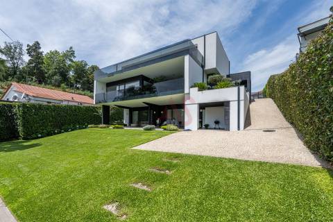 Moradia de Luxo T5+T1 com piscina no Coração de Vizela