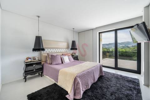 Moradia de Luxo T5+T1 com piscina no Coração de Vizela