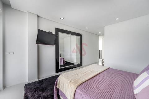 Moradia de Luxo T5+T1 com piscina no Coração de Vizela