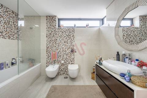Moradia de Luxo T5+T1 com piscina no Coração de Vizela