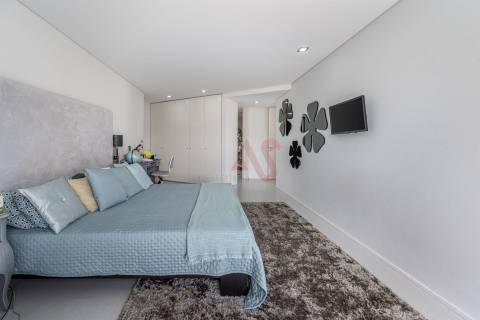 Moradia de Luxo T5+T1 com piscina no Coração de Vizela