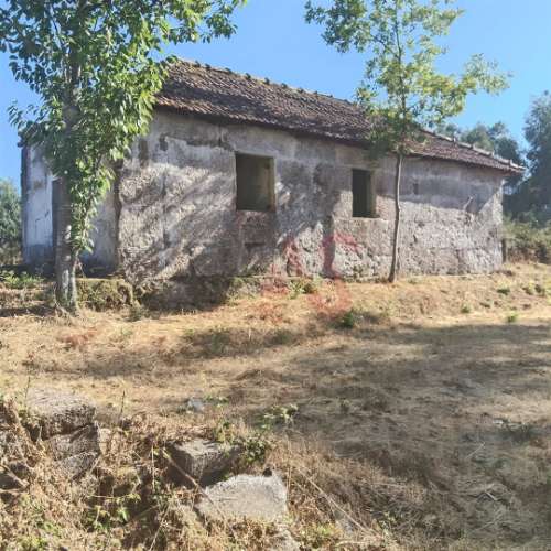 Moradia T1 para Reconstrução com Terreno de 22.000 m² – Constance, Marco de Canaveses