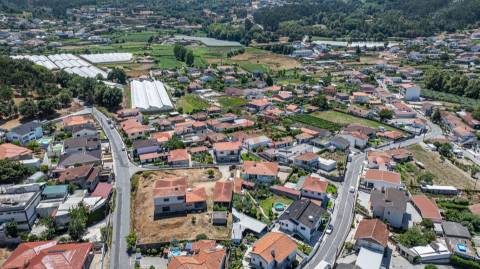 Moradia T2 Térrea com 2 Suites, 1 Master Suite Com Closet,  em Vila Nova do Campo, Santo Tirso