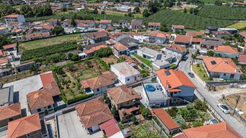 Moradia T2 Térrea com 2 Suites, 1 Master Suite Com Closet,  em Vila Nova do Campo, Santo Tirso