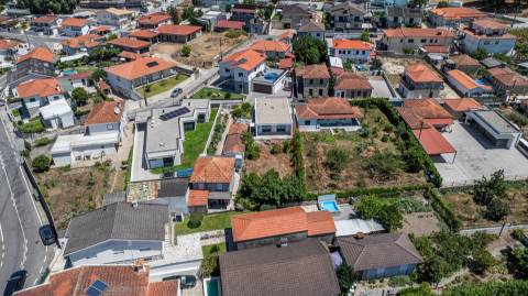Moradia T2 Térrea com 2 Suites, 1 Master Suite Com Closet,  em Vila Nova do Campo, Santo Tirso