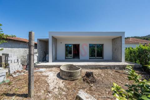 Moradia T2 Térrea com 2 Suites, 1 Master Suite Com Closet,  em Vila Nova do Campo, Santo Tirso