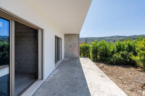 Moradia T2 Térrea com 2 Suites, 1 Master Suite Com Closet,  em Vila Nova do Campo, Santo Tirso