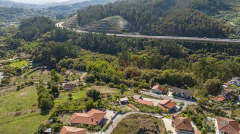 Terreno Rústico com 2.500 m² em Armil, Fafe