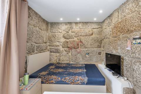 Prédio para Investimento composto por 3 T0 e 1 T1 | Rua Francisco Agra – Guimarães