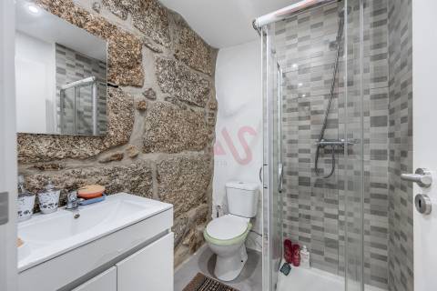 Prédio para Investimento composto por 3 T0 e 1 T1 | Rua Francisco Agra – Guimarães