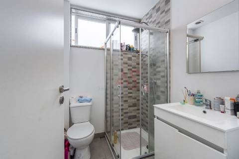 Prédio para Investimento composto por 3 T0 e 1 T1 | Rua Francisco Agra – Guimarães