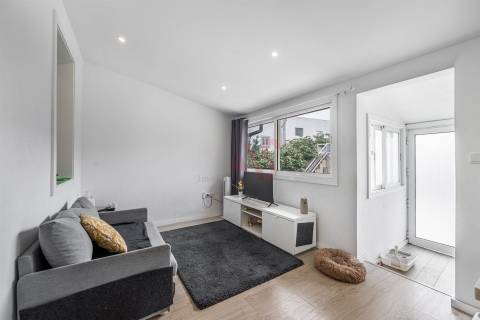 Prédio para Investimento composto por 3 T0 e 1 T1 | Rua Francisco Agra – Guimarães
