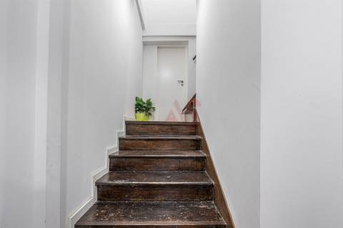 Prédio para Investimento composto por 3 T0 e 1 T1 | Rua Francisco Agra – Guimarães