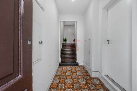 Prédio para Investimento composto por 3 T0 e 1 T1 | Rua Francisco Agra – Guimarães