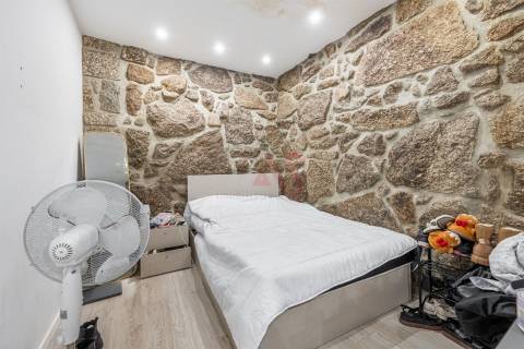 Prédio para Investimento composto por 3 T0 e 1 T1 | Rua Francisco Agra – Guimarães