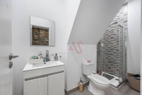 Prédio para Investimento composto por 3 T0 e 1 T1 | Rua Francisco Agra – Guimarães