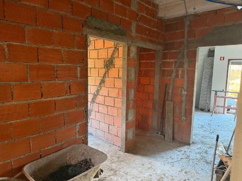 Apartamento T3, com 1 Suite , Lavandaria, Cozinha Mobilada em Construção – Felgueiras