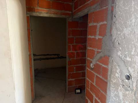 Apartamento T3, com 1 Suite , Lavandaria, Cozinha Mobilada em Construção – Felgueiras