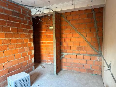 Apartamento T3, com 1 Suite , Lavandaria, Cozinha Mobilada em Construção – Felgueiras