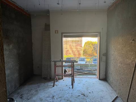 Apartamento T3, com 1 Suite , Lavandaria, Cozinha Mobilada em Construção – Felgueiras