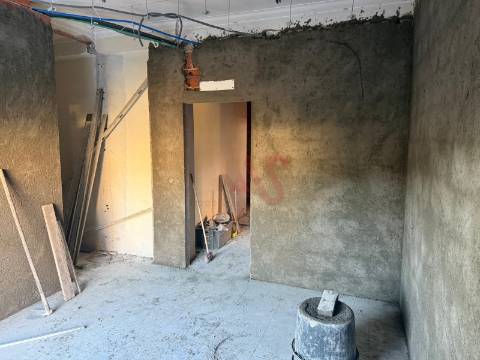 Apartamento T3, com 1 Suite , Lavandaria, Cozinha Mobilada em Construção – Felgueiras