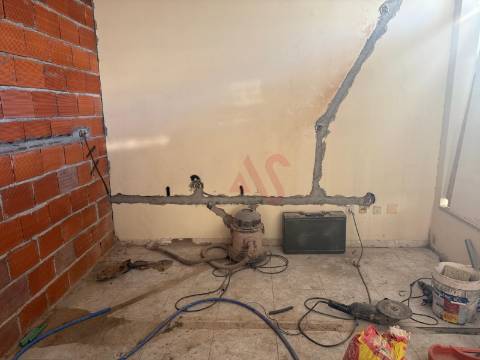 Apartamento T3, com 1 Suite , Lavandaria, Cozinha Mobilada em Construção – Felgueiras