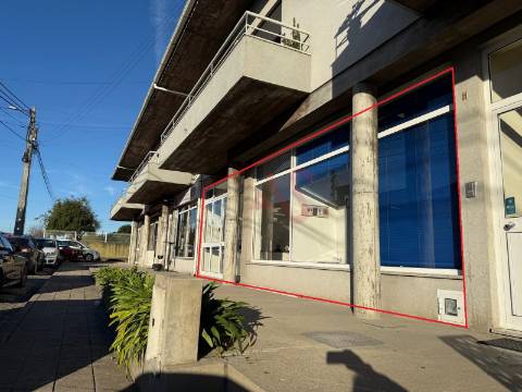 🏡 Loja no Rés do Chão com Possibilidade de Conversão em T2 ou T3 – Sousa, Felgueiras