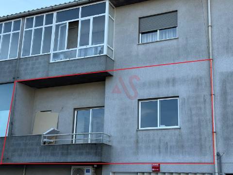 🏡 Loja no Rés do Chão com Possibilidade de Conversão em T2 ou T3 – Sousa, Felgueiras
