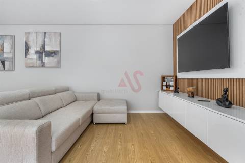 🏡 Moradia T4 + T1 com Jardim, Garagem e Excelente Localização – Sousa, Felgueiras