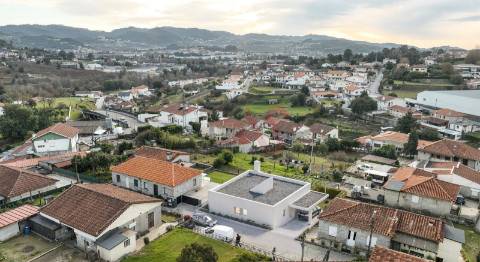 Moradia T3 Térrea com Projeto Aprovado – Moreira de Cónegos, Guimarães