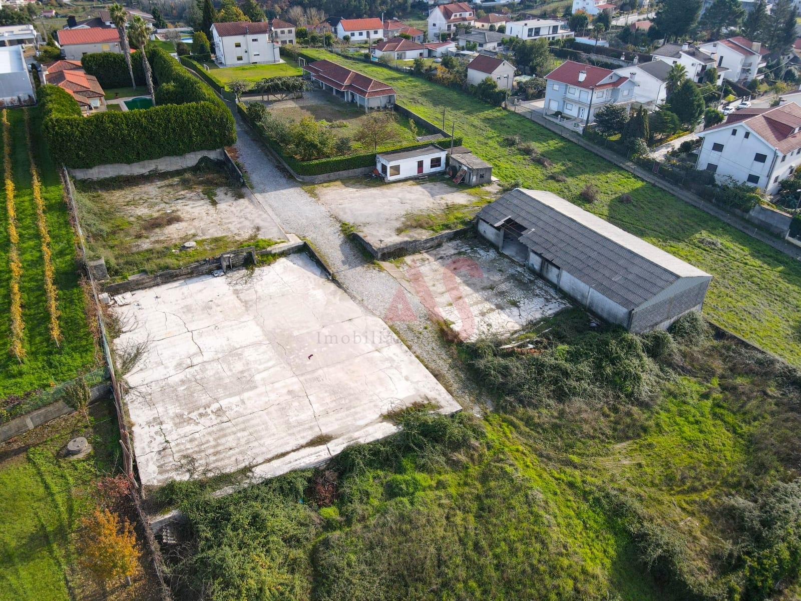 Terreno com 800 m² na Lixa para Construção