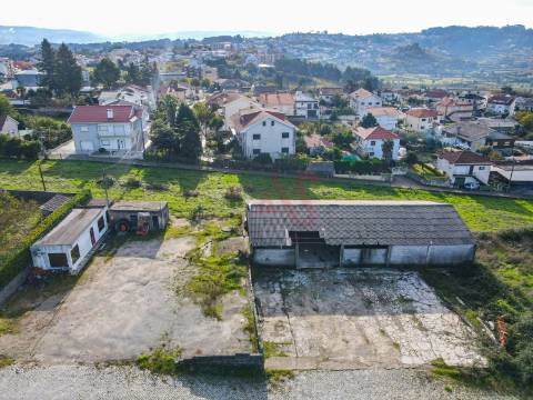 Terreno com 800 m² na Lixa para Construção