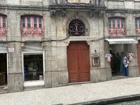 Loja para Arrendamento no Centro de Guimarães – Avenida Gil Vicente | 500 m²