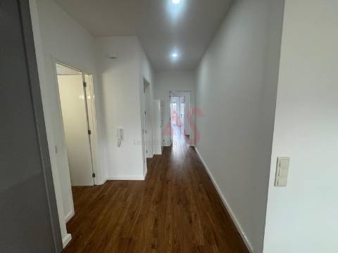 Excelente Apartamento T3 com Garagem Fechada – Águas Santas
