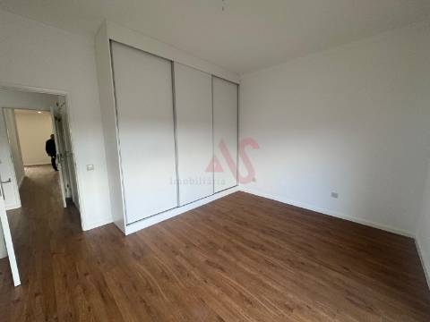 Excelente Apartamento T3 com Garagem Fechada – Águas Santas