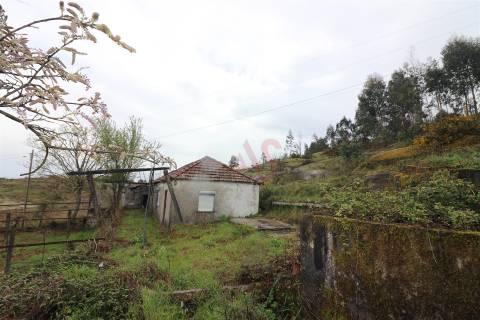 Moradia T4 para Restauro em Croca, Penafiel – Excelente Oportunidade de Investimento