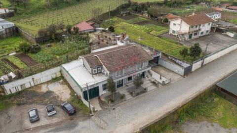 Restaurante + Moradia T3 + Terreno para Construção em Roriz, Santo Tirso
