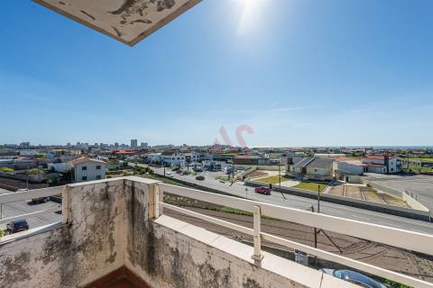 T1 em Aver-o-Mar a 10 min da praia | Último piso | Garagem | Potencial T2